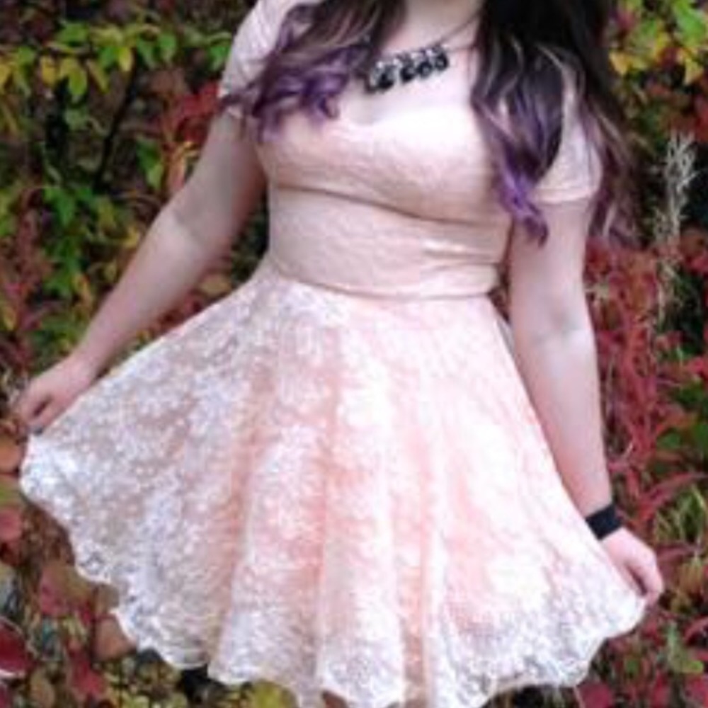 Light pink sweetheart short dress